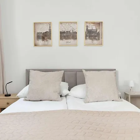 Romantic For Two In The Heart Of By Renters *